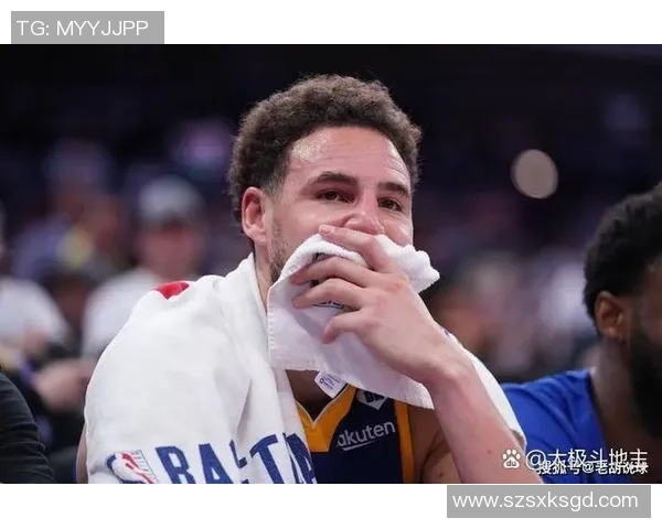 勇士球迷亲历足球传奇球星的成长故事与赛场风采