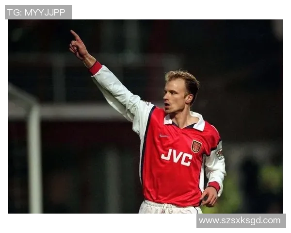 厄齐尔从绿茵巨星到球场智慧象征的传奇之路