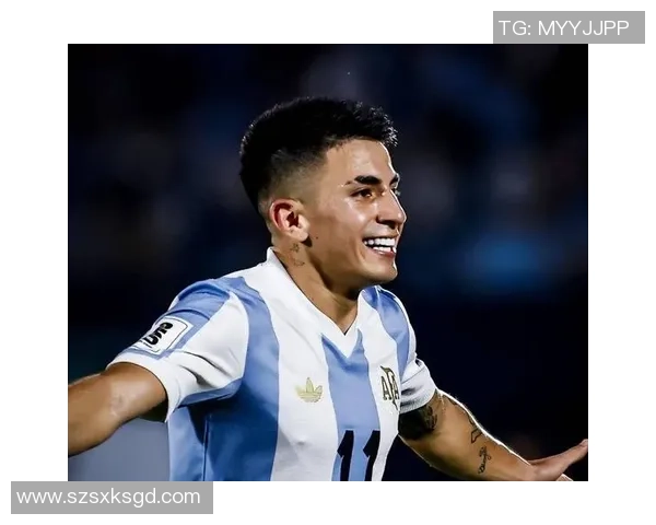 足球历史上首位崭露头角的球星及其对全球足球发展的深远影响